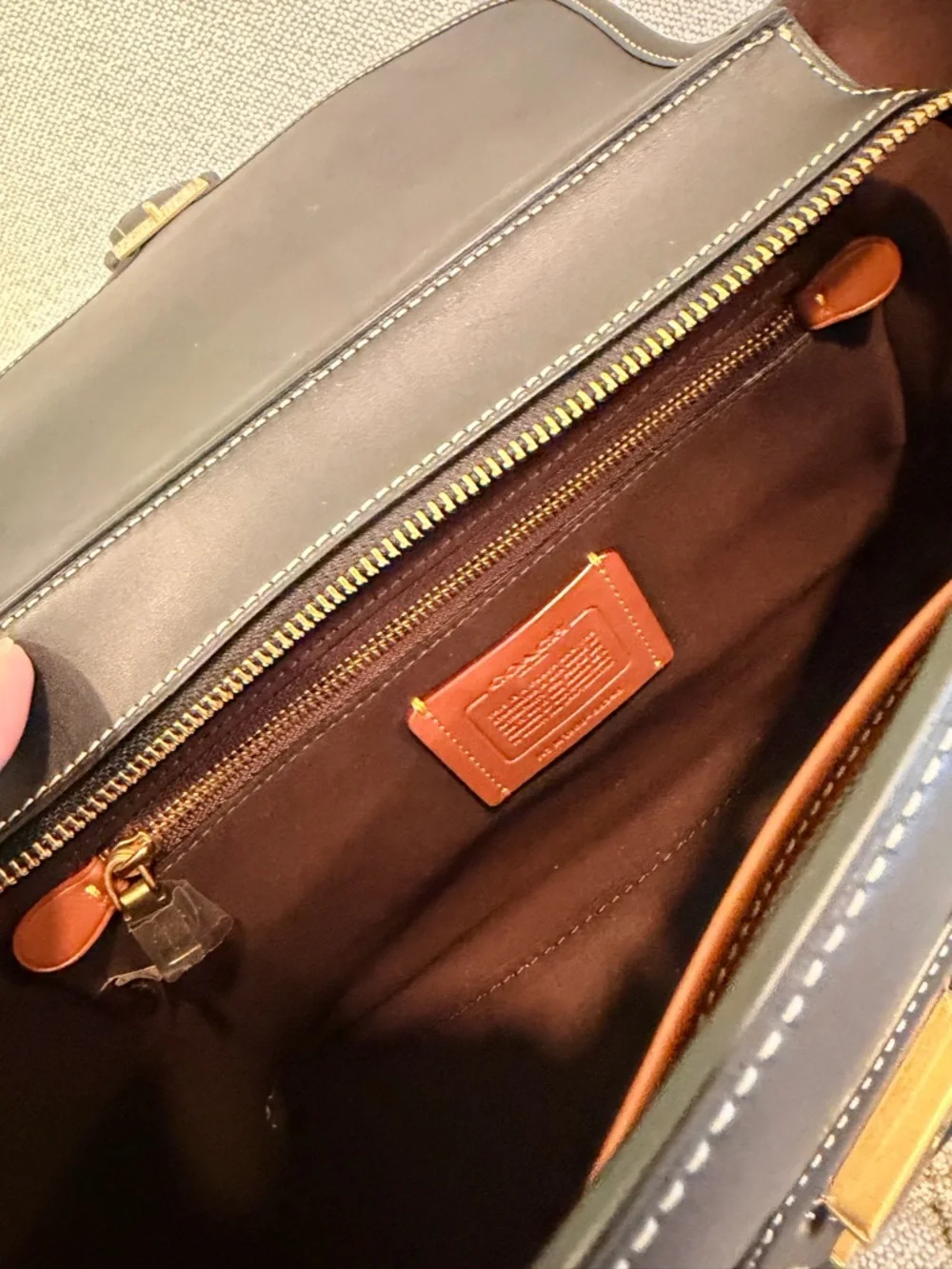 Coach 1941 Courier Carryall with fainted dents - Picture 10 of 13